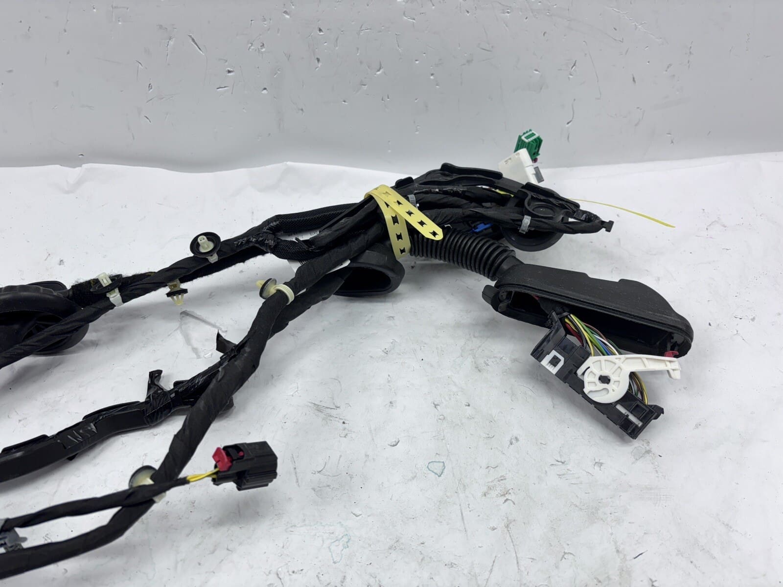 OEM 2024 SIERRA 2500 3500 SILVERADO 2500 3500 FRONT RIGHT DOOR HARNESS 85625102 - Image 9