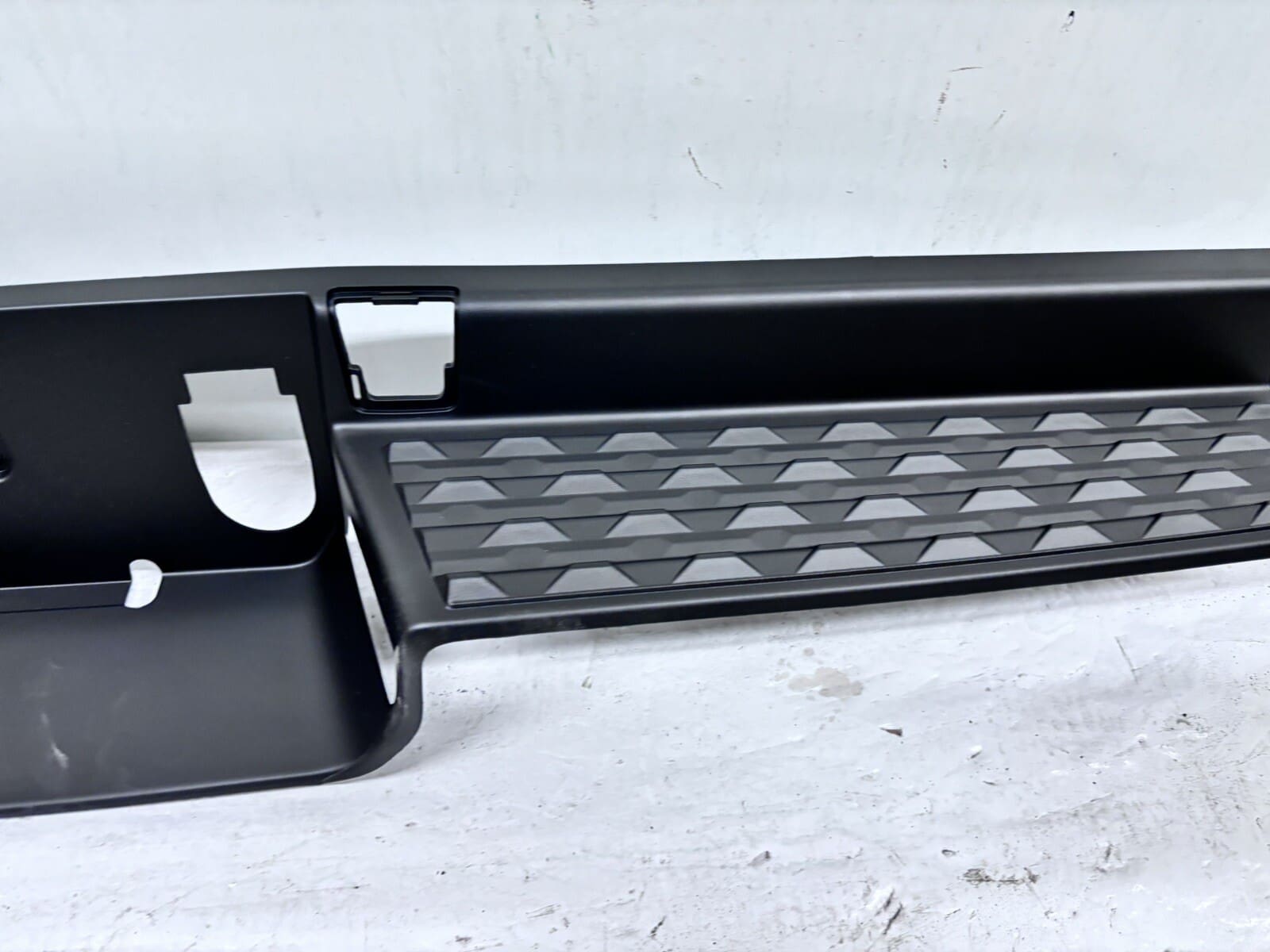 2019 2020 2021 2022 2023 2024 DODGE RAM REAR OEM BUMPER STEP PAD 68299105ad - Image 3