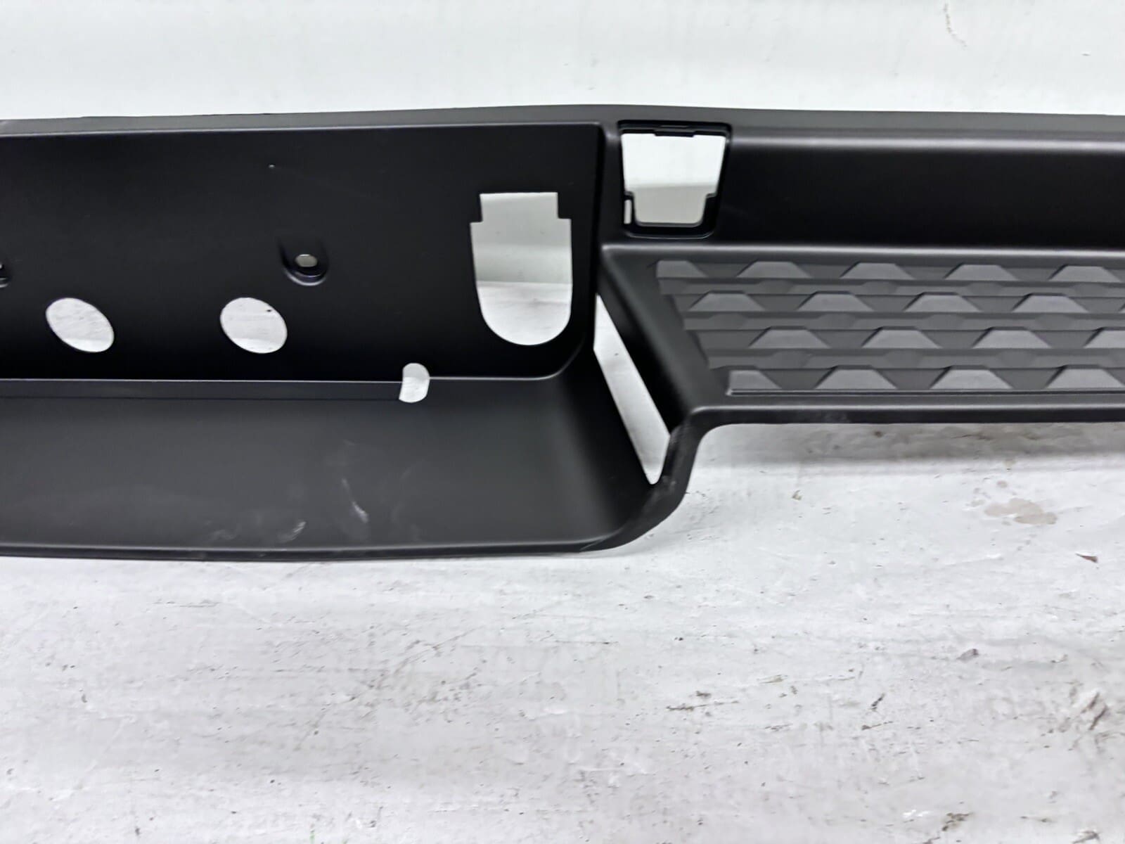 2019 2020 2021 2022 2023 2024 DODGE RAM REAR OEM BUMPER STEP PAD 68299105ad - Image 4