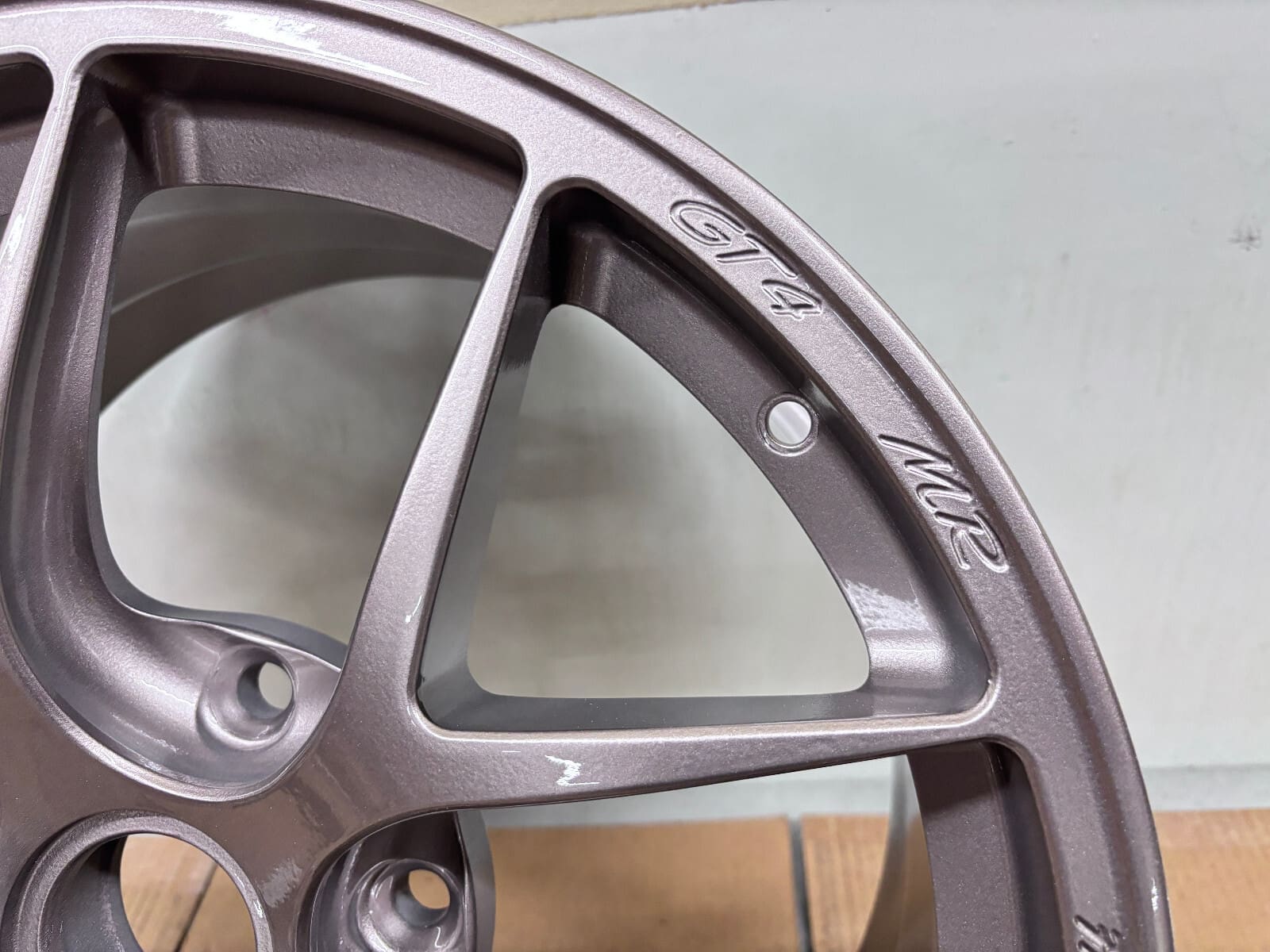 PORSCHE GT4 MR BBS CLUBSPORT 4 WHEELS SILVER GOLD FRONT 9X18 AND REAR 10.35X18 - Image 9