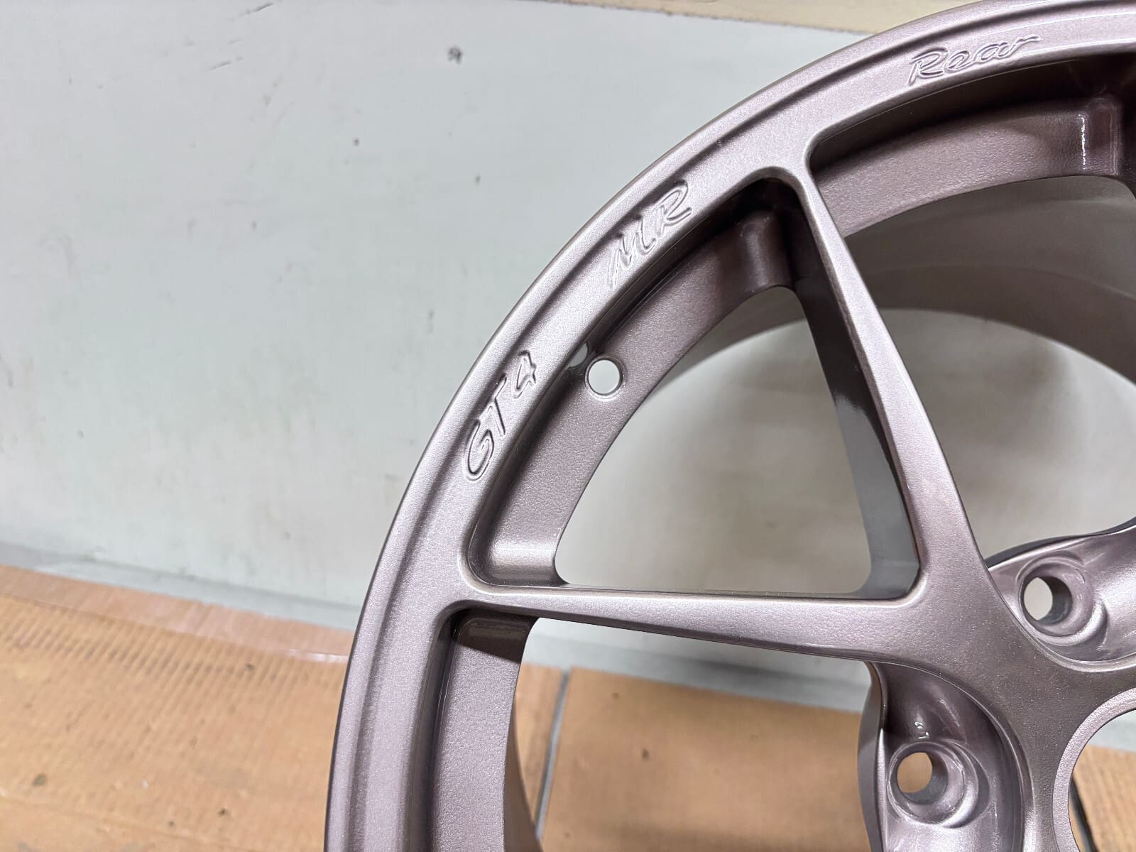 PORSCHE GT4 MR BBS CLUBSPORT 4 WHEELS SILVER GOLD FRONT 9X18 AND REAR 10.35X18 - Image 17