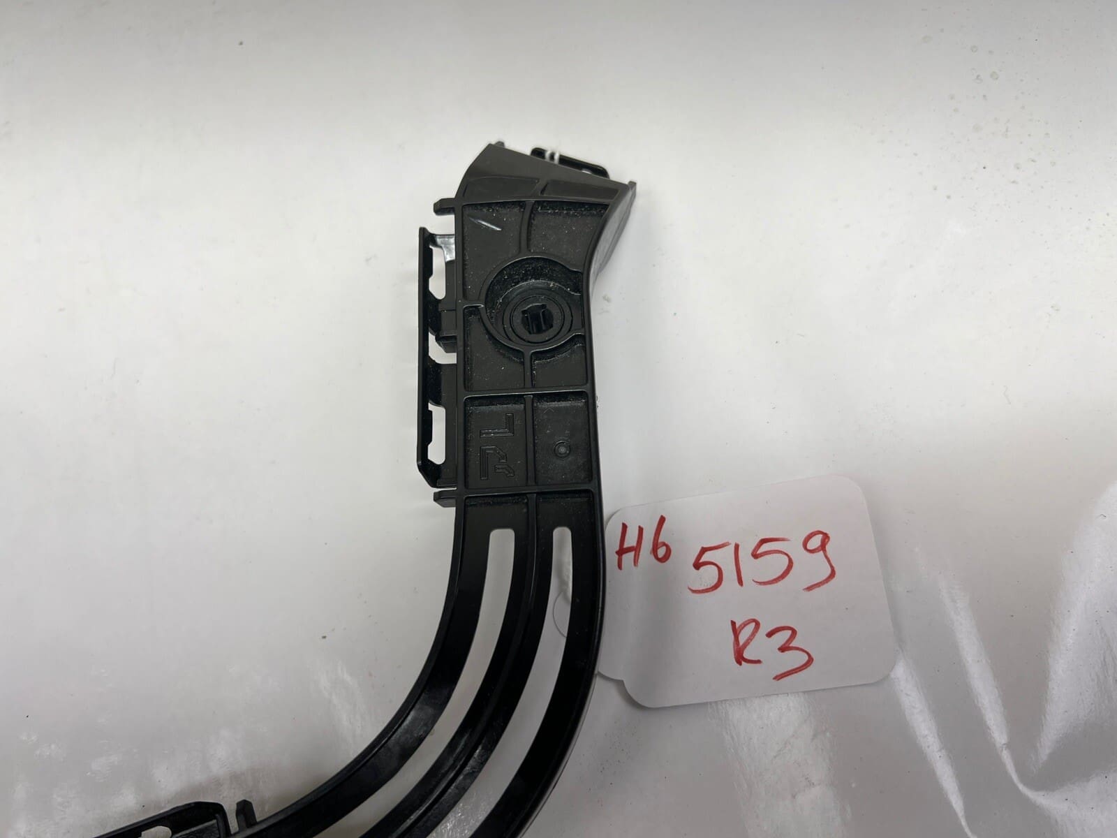 52156-35050 2010-2020 2021 2022 TOYOTA 4RUNNER OEM RR LF BUMPER RETAINER BRACKET - Image 2