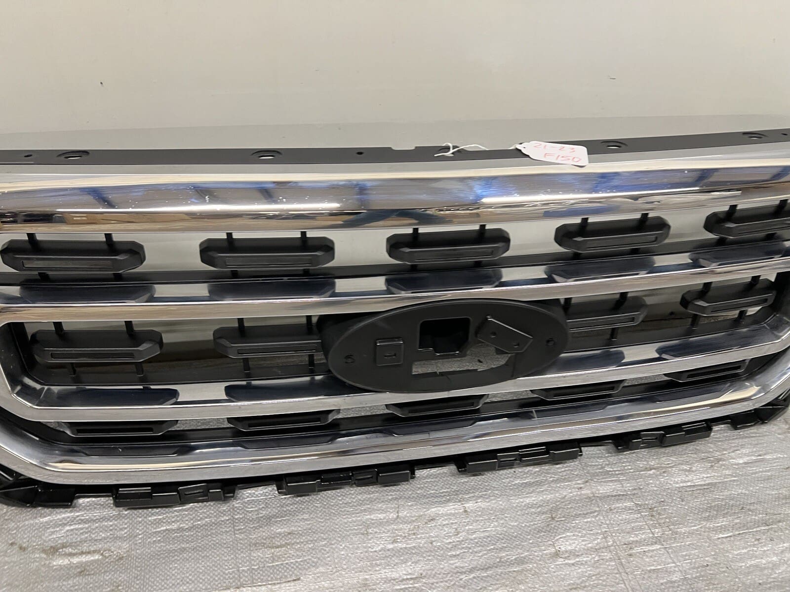 2021 2022 2023 FORD F150 CHROME FRONT OEM GRILLE GENUINE ML348200CFSMAS damaged - Image 6