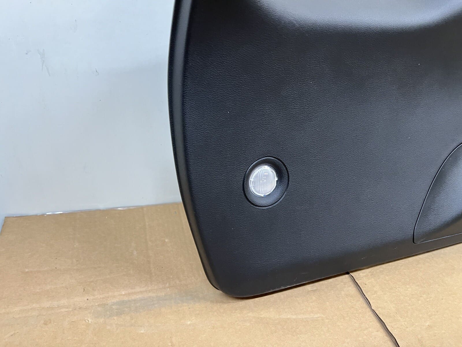 2014-2019 2020 2021 Jeep Grand Cherokee Rear Liftgate Trim Panel OEM 1xw83dx9am - Image 4