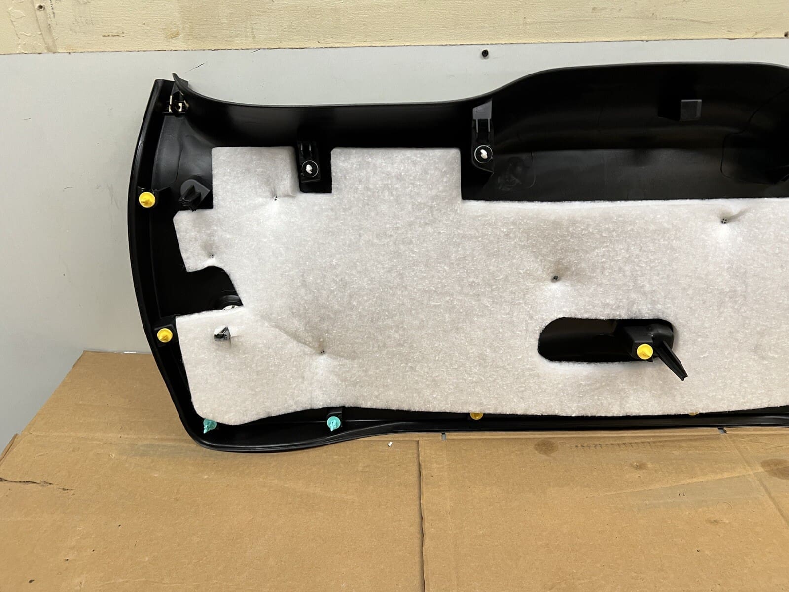 2014-2019 2020 2021 Jeep Grand Cherokee Rear Liftgate Trim Panel OEM 1xw83dx9am - Image 14