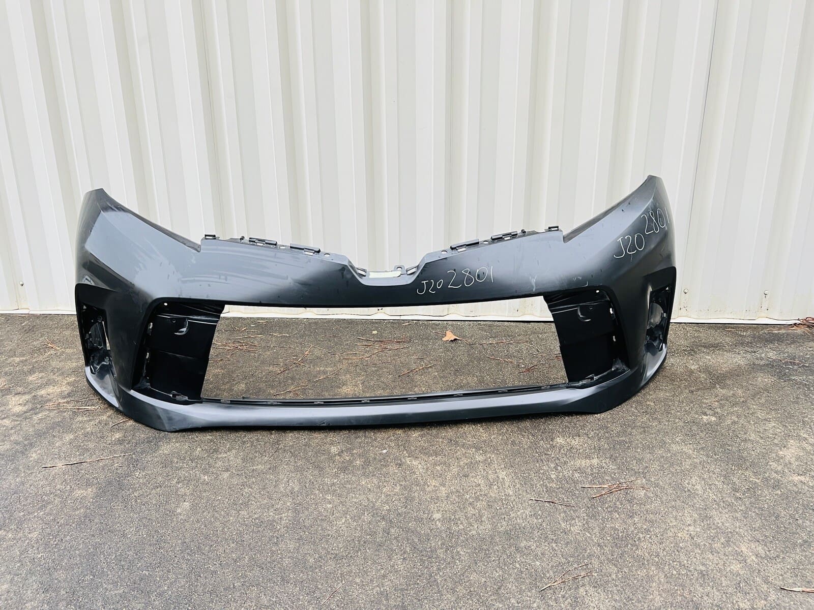 🎈🎈2018 2019 2020 TOYOTA SIENNA FRONT OEM BUMPER COVER GENUINE 52119-08080